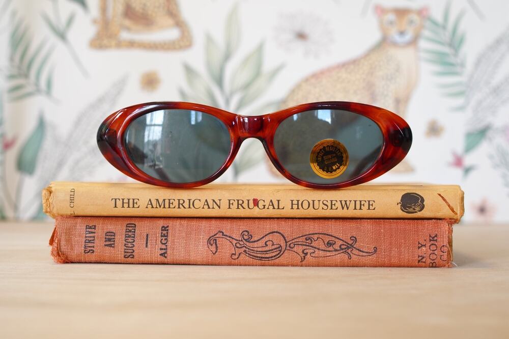 Vintage 1980s Cat Eye Sunglasses Korea rockabilly Pin Up Festival Y2K Style NOS